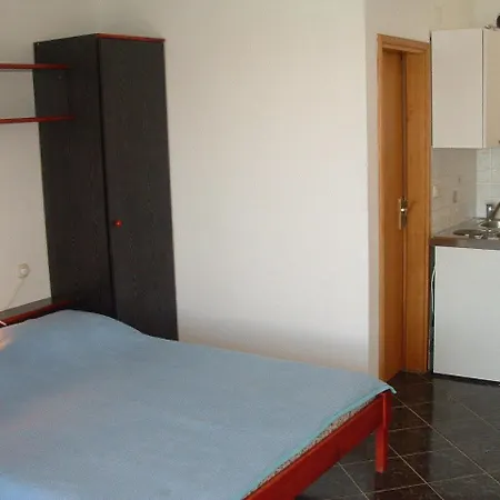 Apartments Tonka *