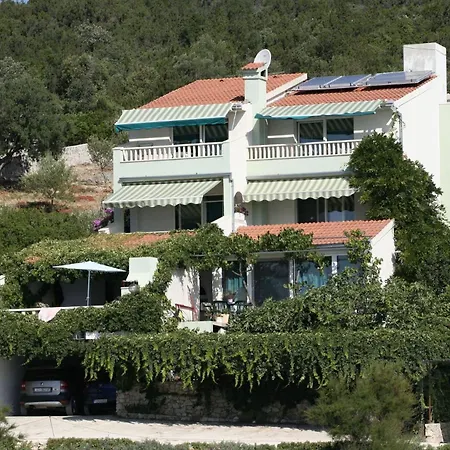 Apartments Tonka Apartment Vinisce